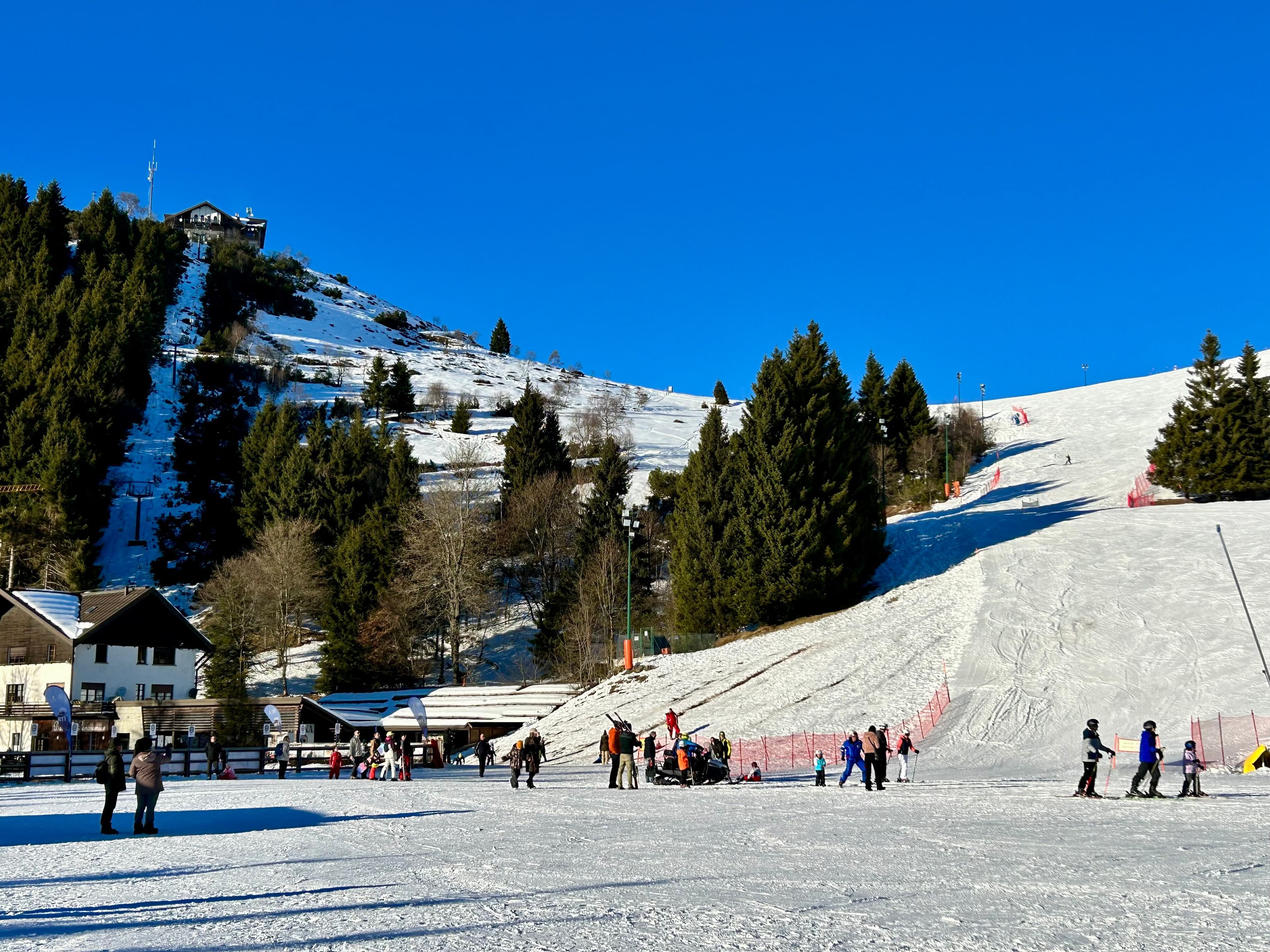 Familien-Skiurlaub in der Schweiz: Warum Meiringen-Hasliberg ideal für Familien ist