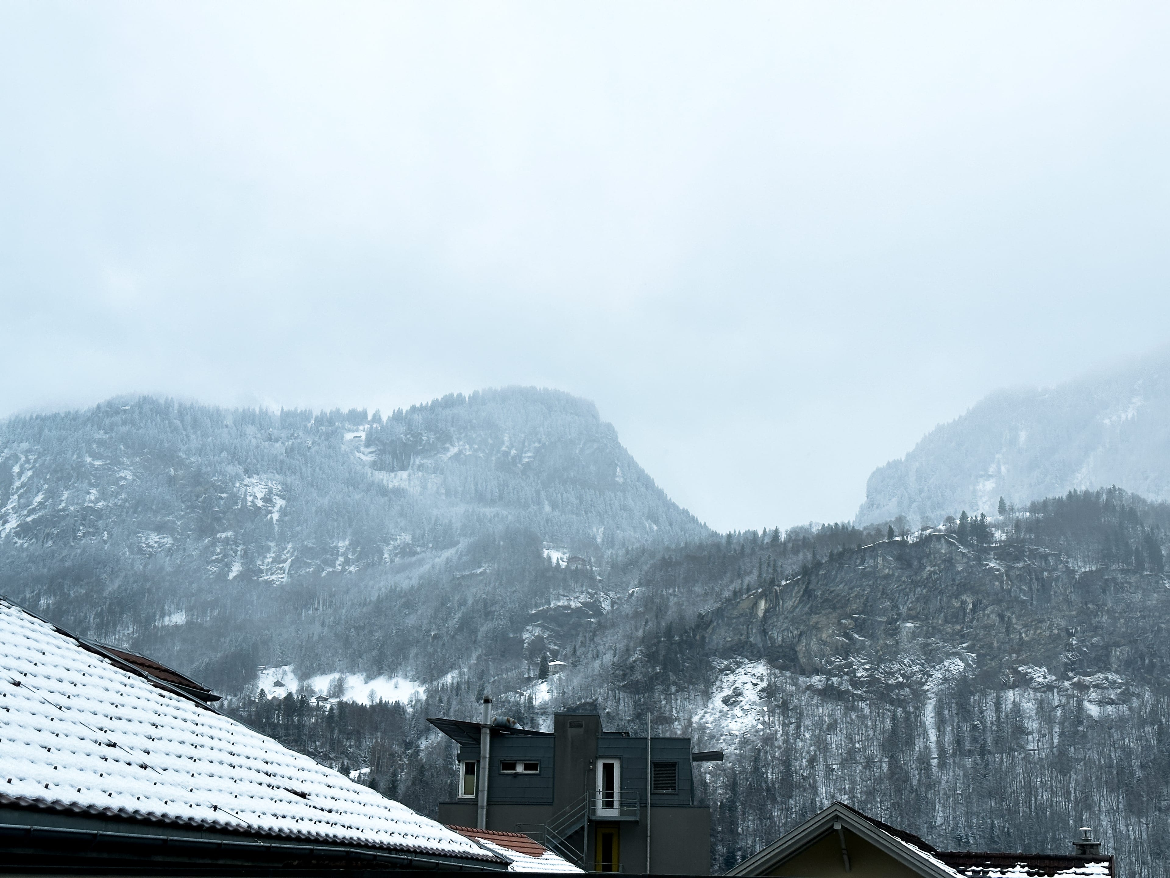 Winter mountains around Meiringen