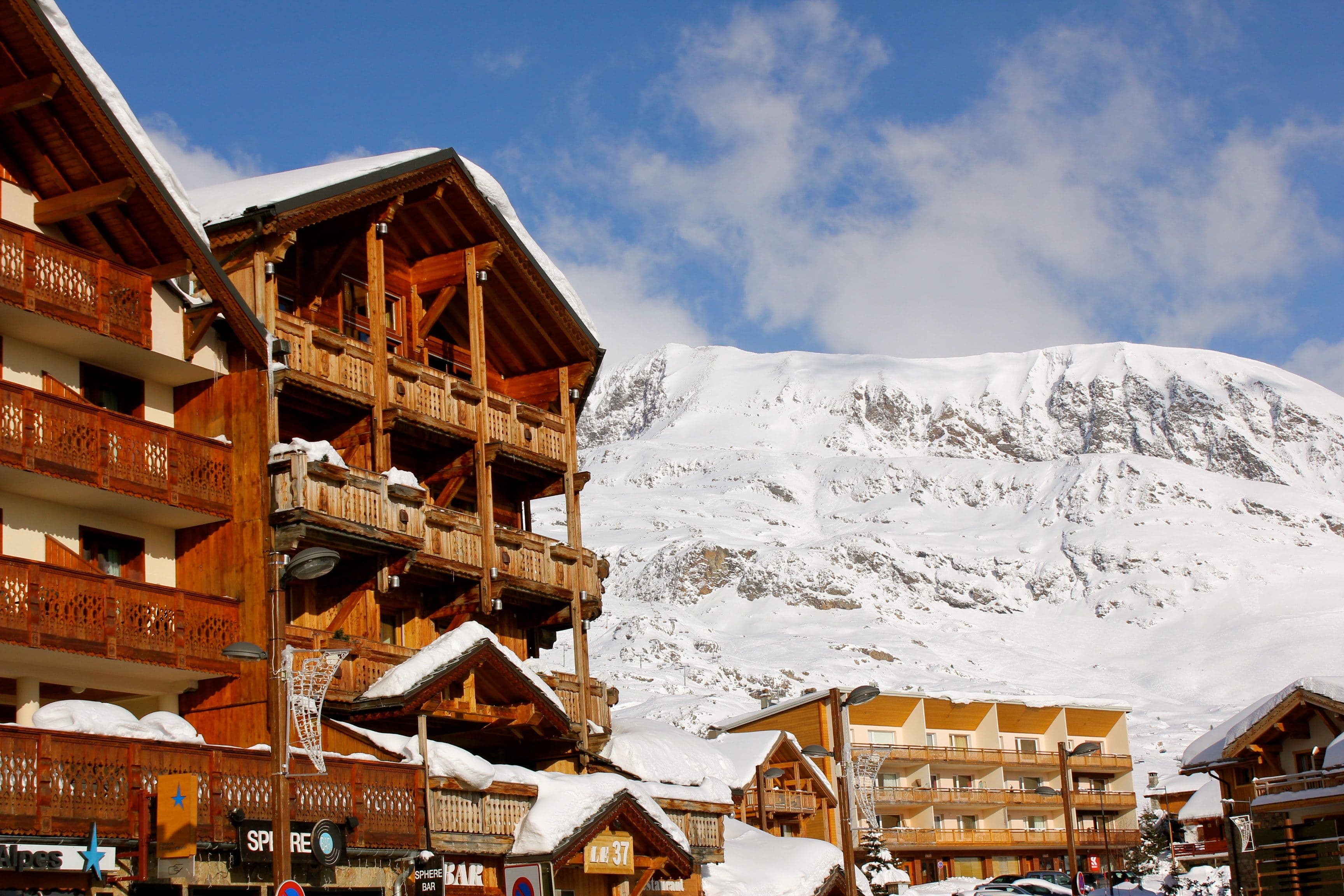 Related article image at Hotel Rebstock in Meiringen Hébergement de ski abordable pour les groupes en Suisse : guide malin pour maîtriser son budget