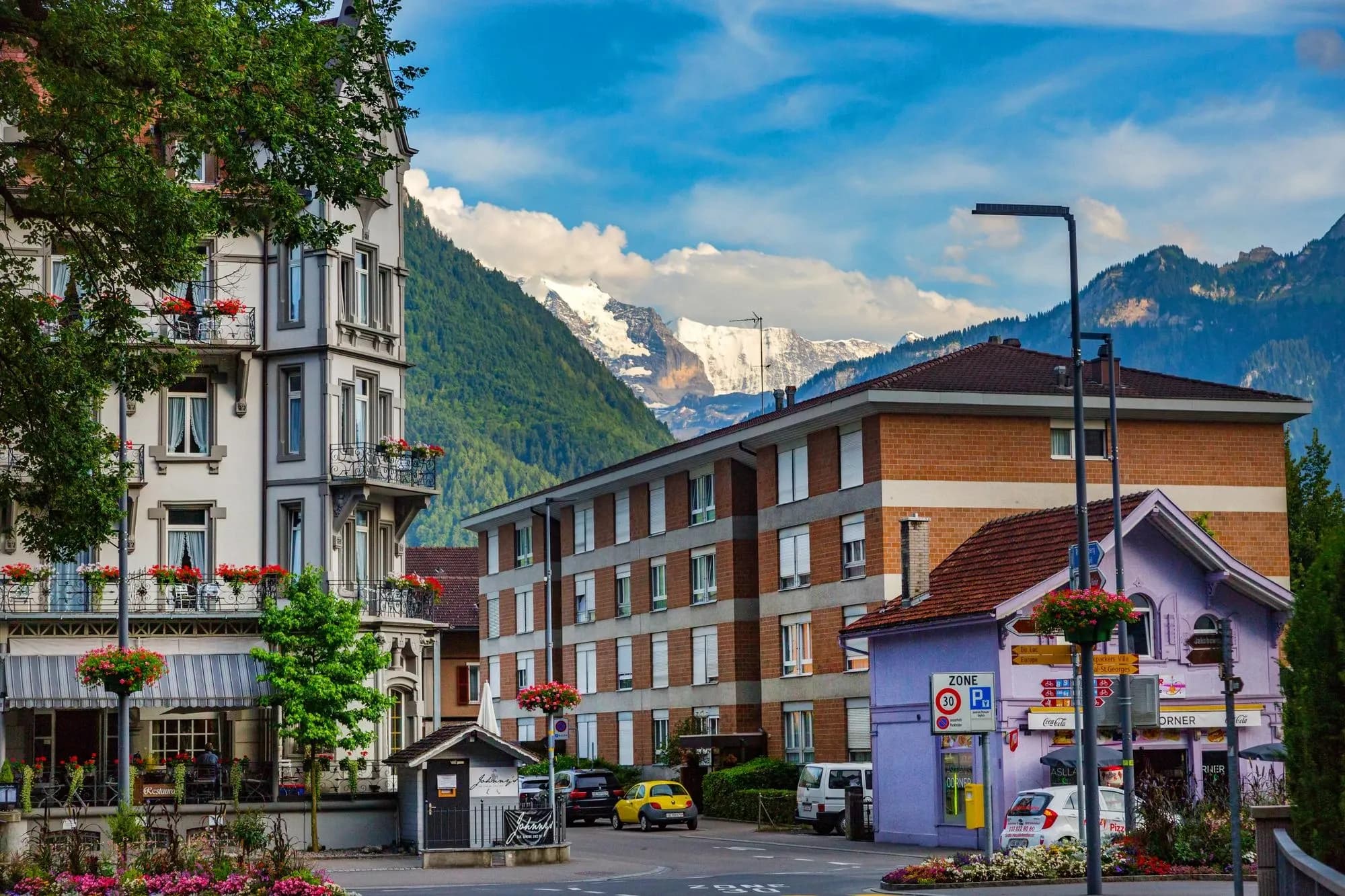 Related article image at Hotel Rebstock in Meiringen Günstige Hotels nahe Interlaken: Meiringen als Alternative für eine preiswerte Unterkunft nahe Interlaken im Berner Oberland